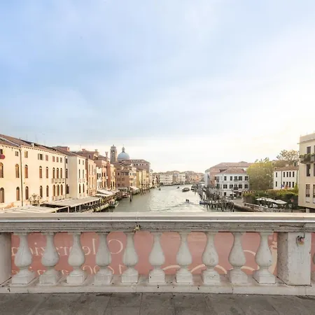 Venetian Palace R&R Exterior photo