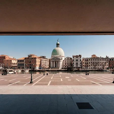 Venetian Palace R&R Exterior photo